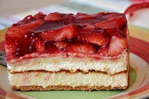 cake with strawberry